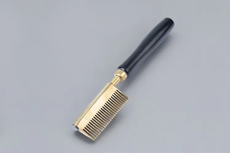 What does a pressing comb do? What does a pressing comb do?